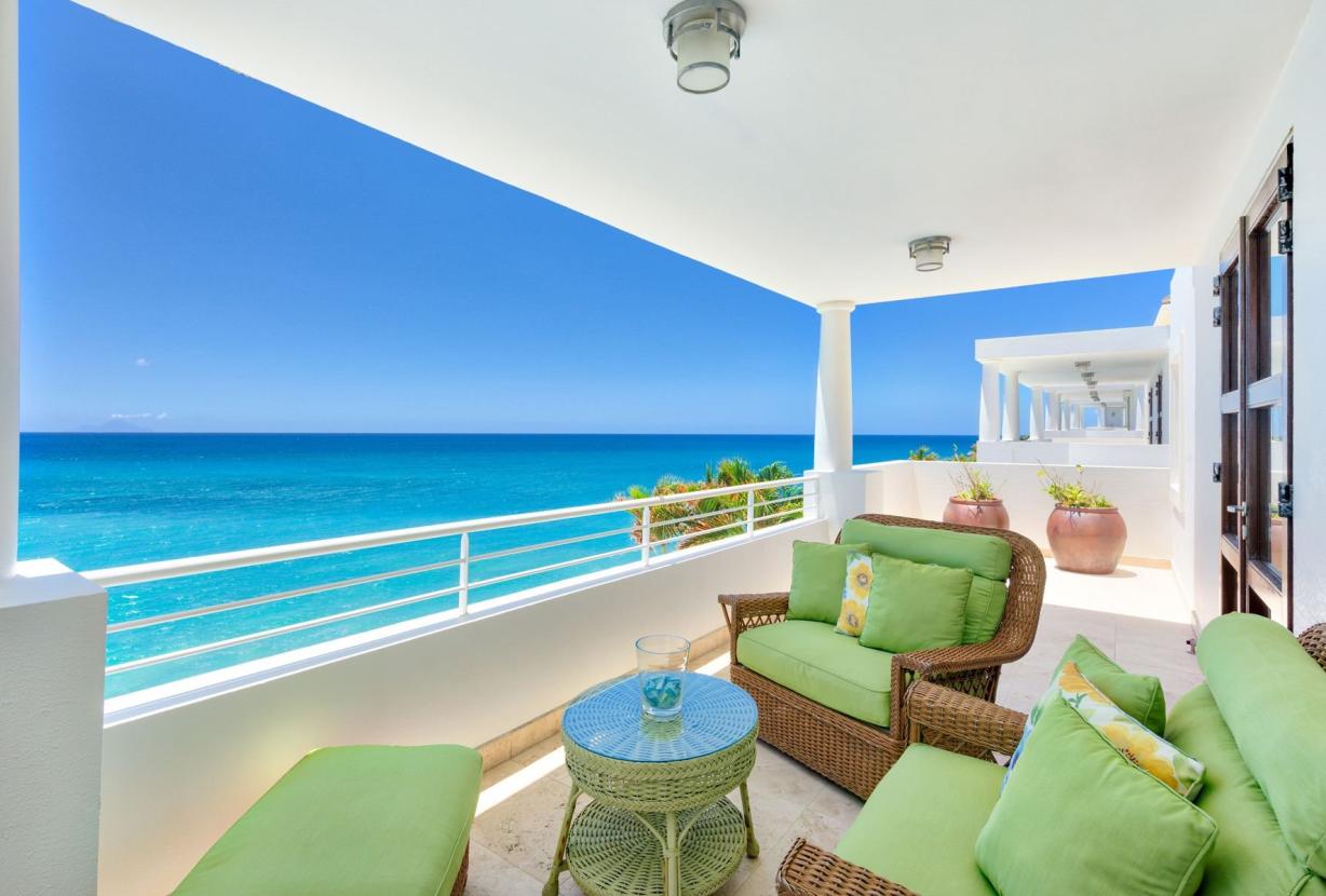 Sxm056 – Villa frente al mar con terraza en Cupecoy