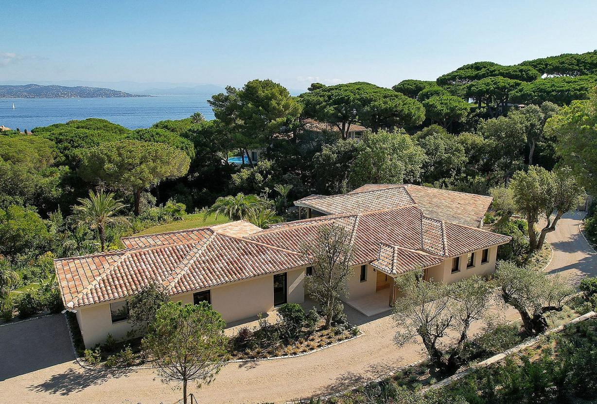 Azu084 - Villa Contemporaine à Saint-Tropez