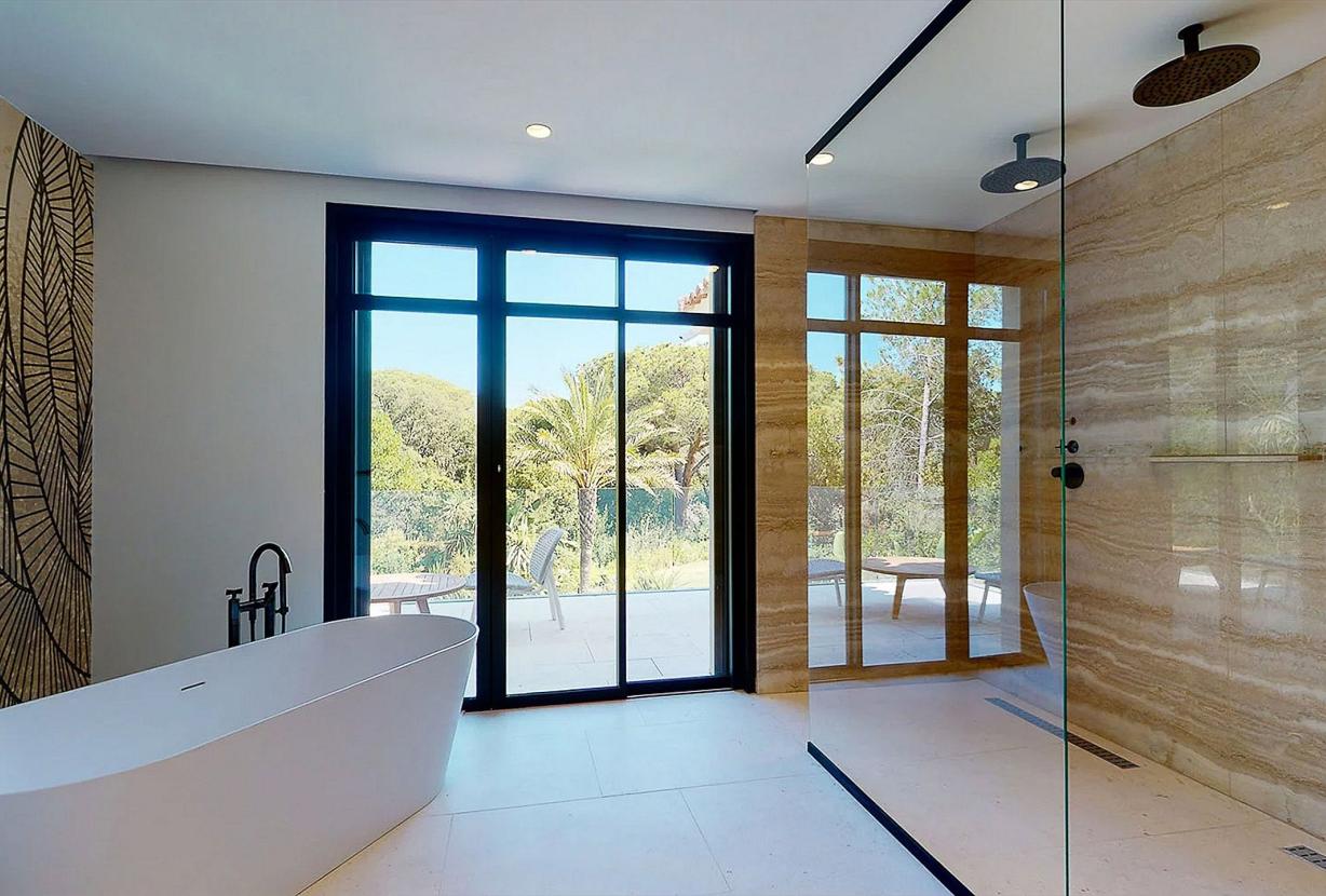Azu084 - Villa Contemporaine à Saint-Tropez
