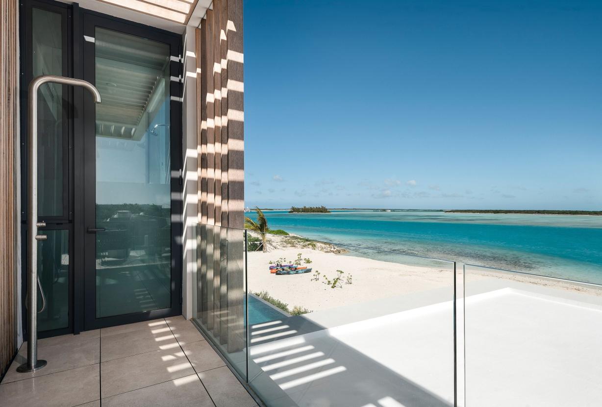 Tci002 – Élégante villa en bord de mer à Grace Bay