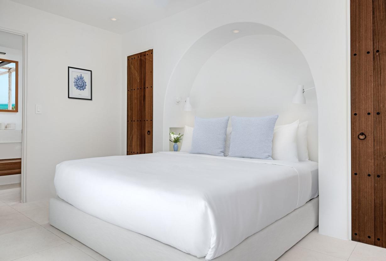 Tci006 – Hillside villa with sea views in Blue Mountain