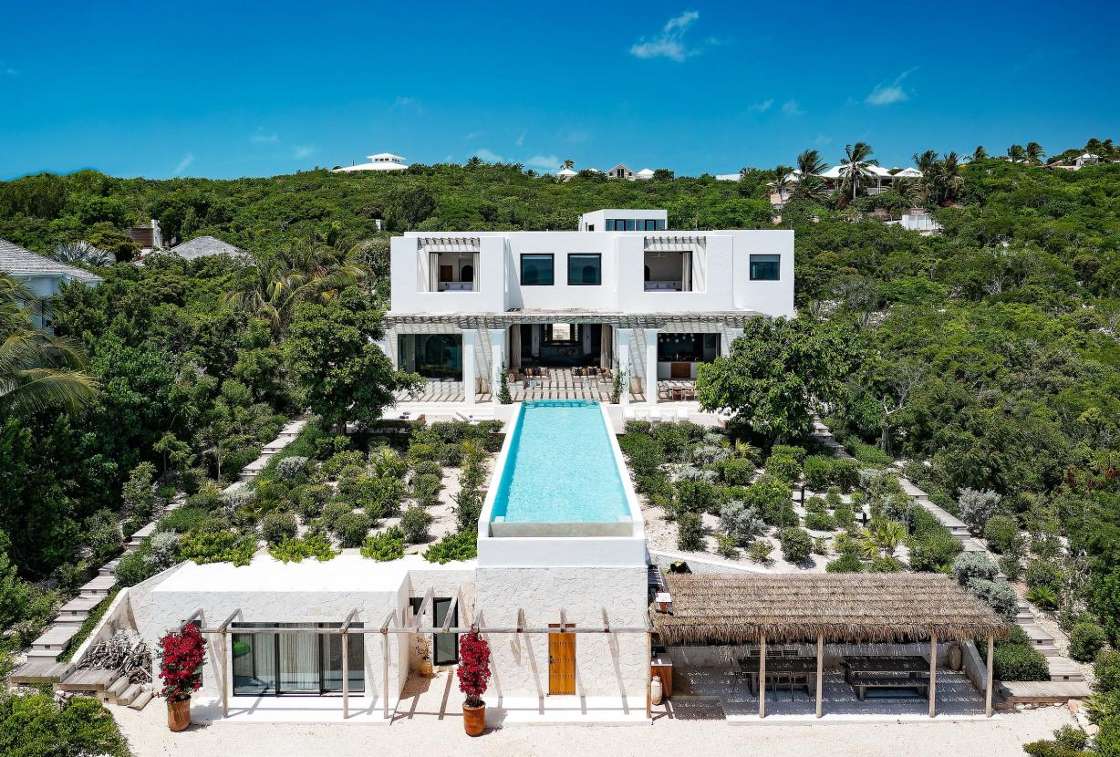 Tci006 – Hillside villa with sea views in Blue Mountain