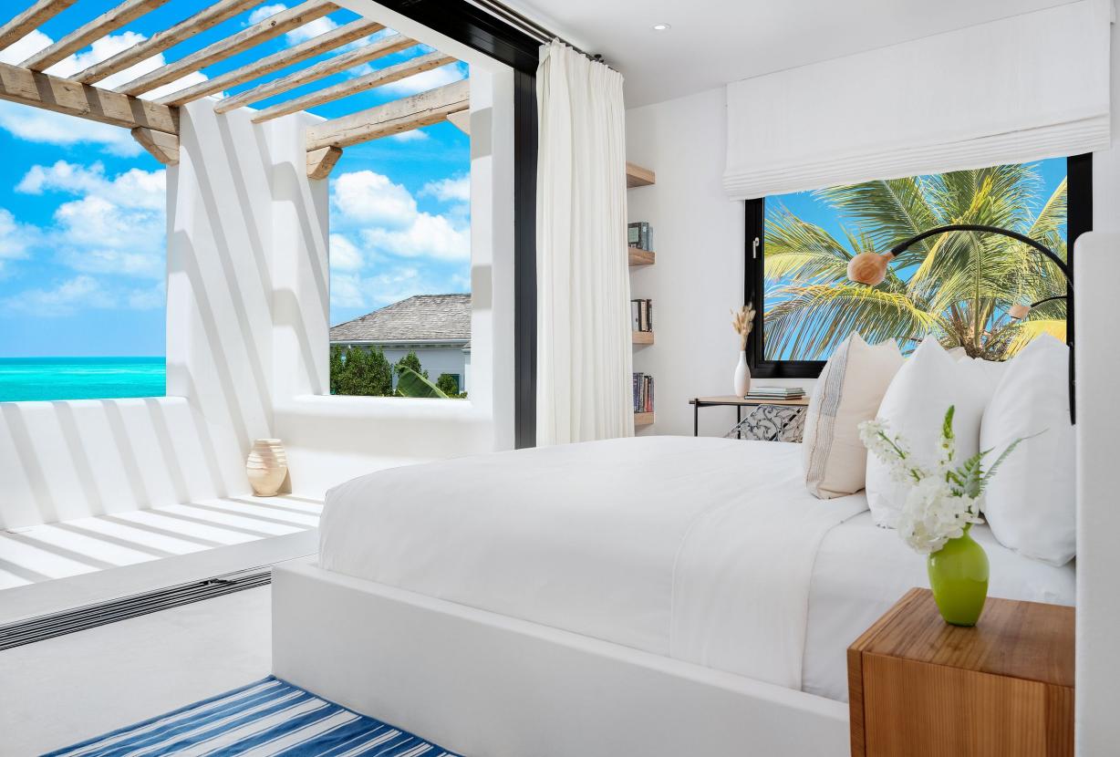 Tci006 – Hillside villa with sea views in Blue Mountain