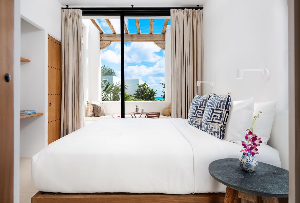 Tci006 – Hillside villa with sea views in Blue Mountain