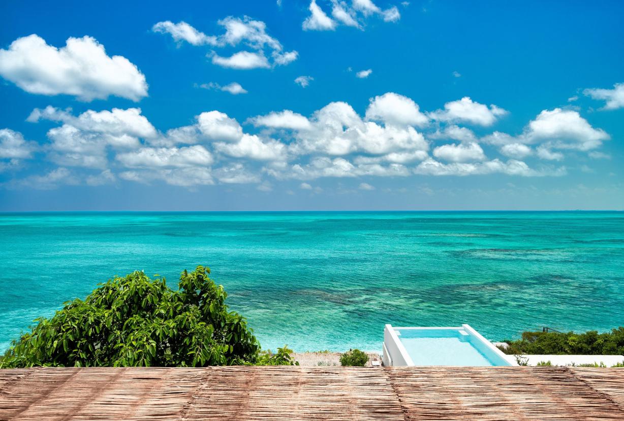 Tci006 – Hillside villa with sea views in Blue Mountain