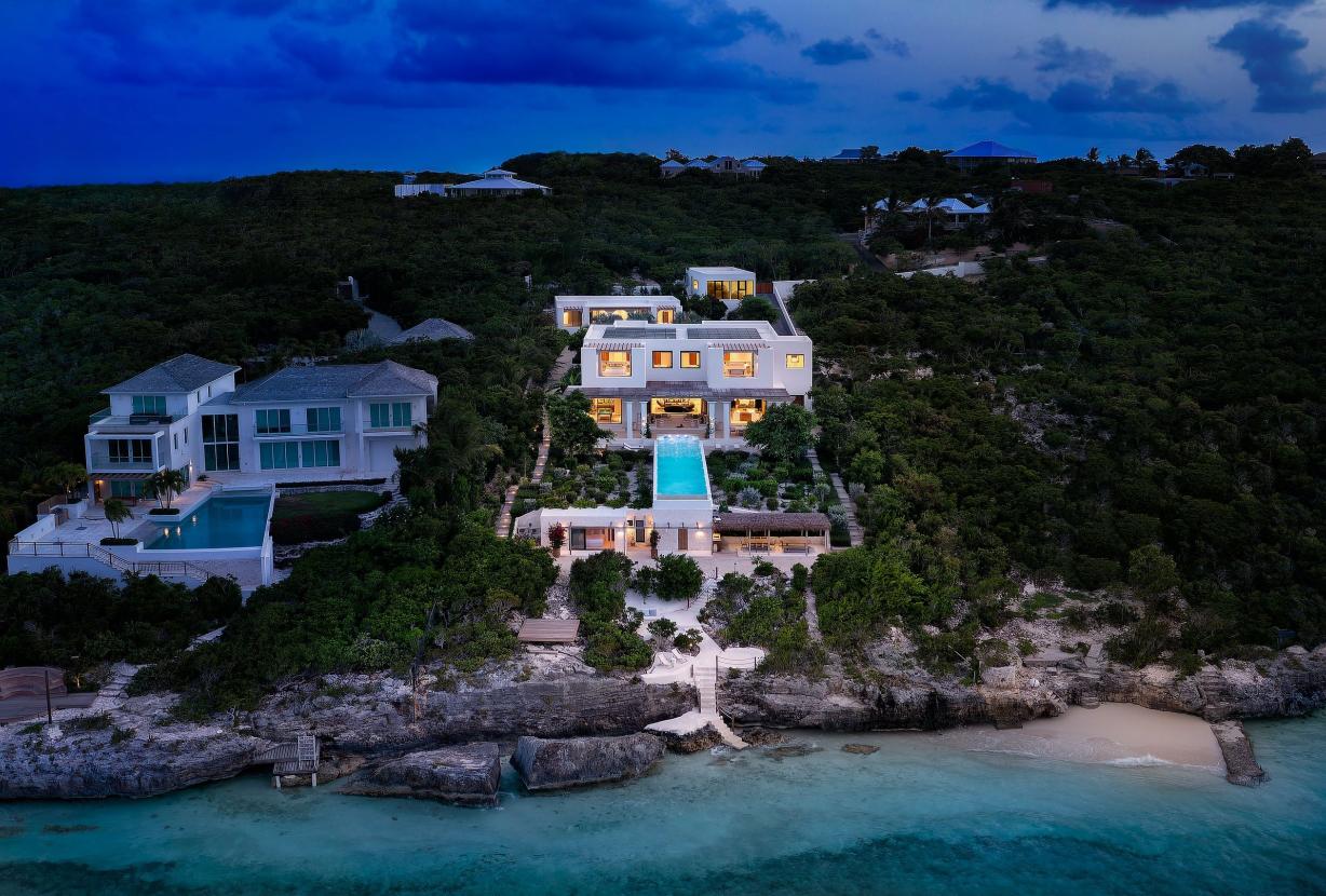 Tci006 – Hillside villa with sea views in Blue Mountain
