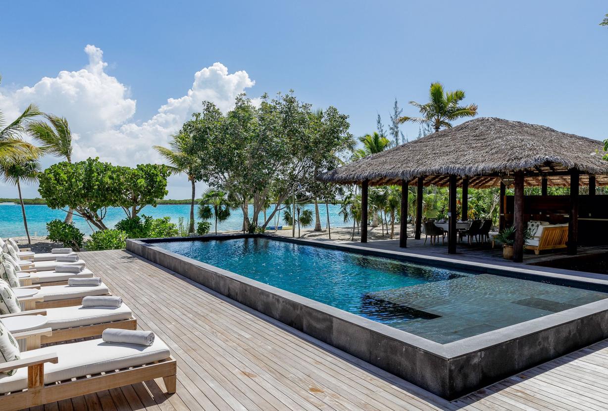 Tci008 – Villa en bord de mer avec piscine à Grace Bay