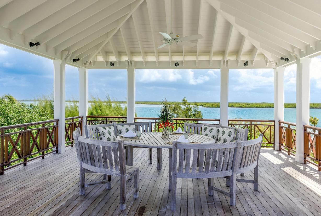 Tci008 – Villa en bord de mer avec piscine à Grace Bay