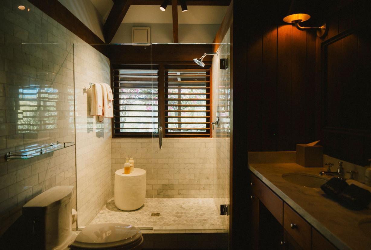 Tci008 – Beachfront villa with pool in Grace Bay