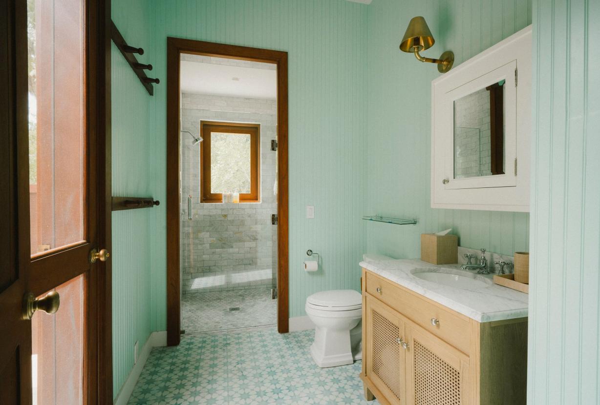 Tci008 – Beachfront villa with pool in Grace Bay