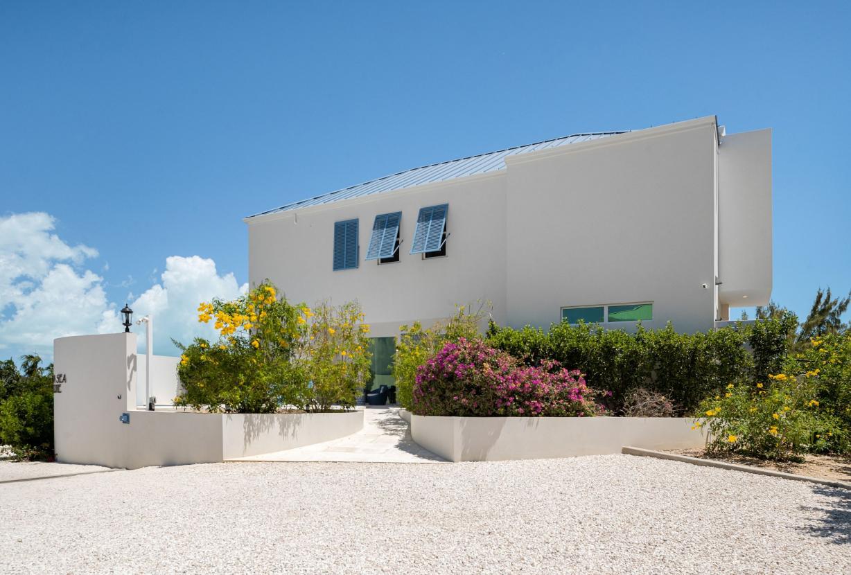 Tci015 – Oceanview villa with pool in Long Bay