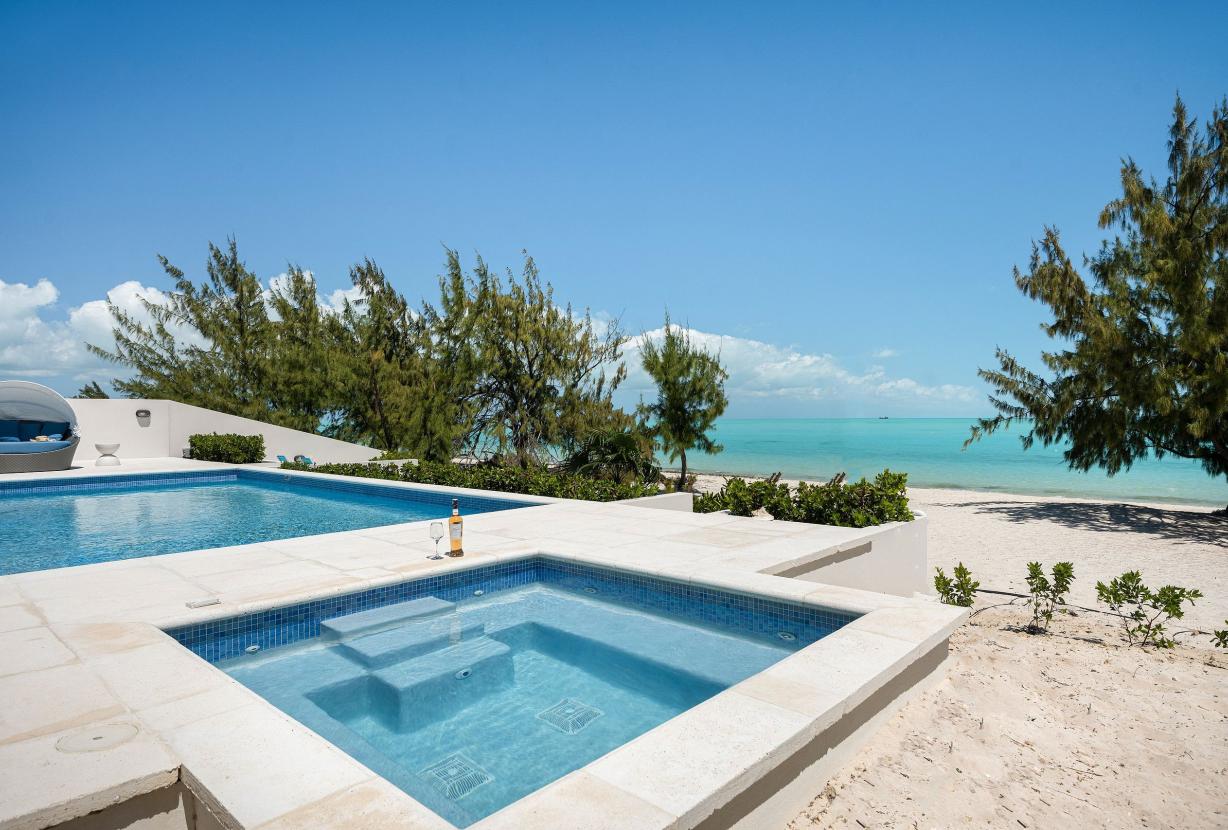 Tci015 – Oceanview villa with pool in Long Bay