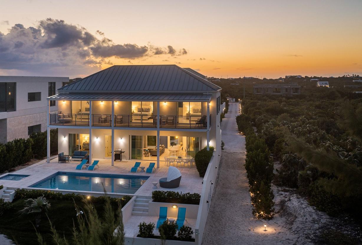 Tci015 – Oceanview villa with pool in Long Bay