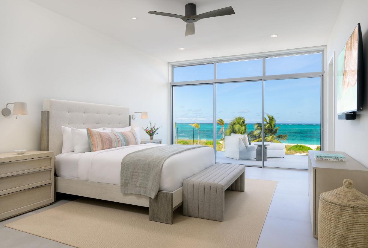 Tci016 – Modern oceanfront villa in Grace Bay