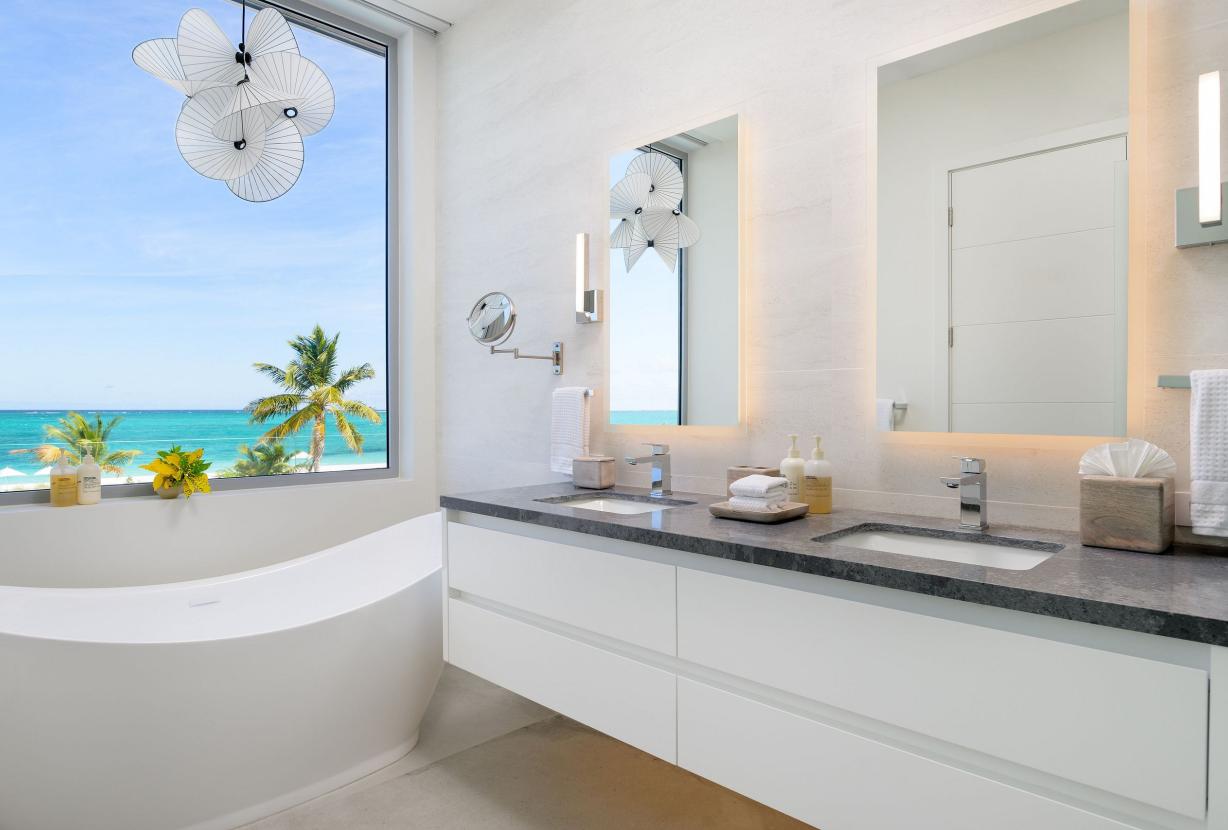 Tci016 – Modern oceanfront villa in Grace Bay