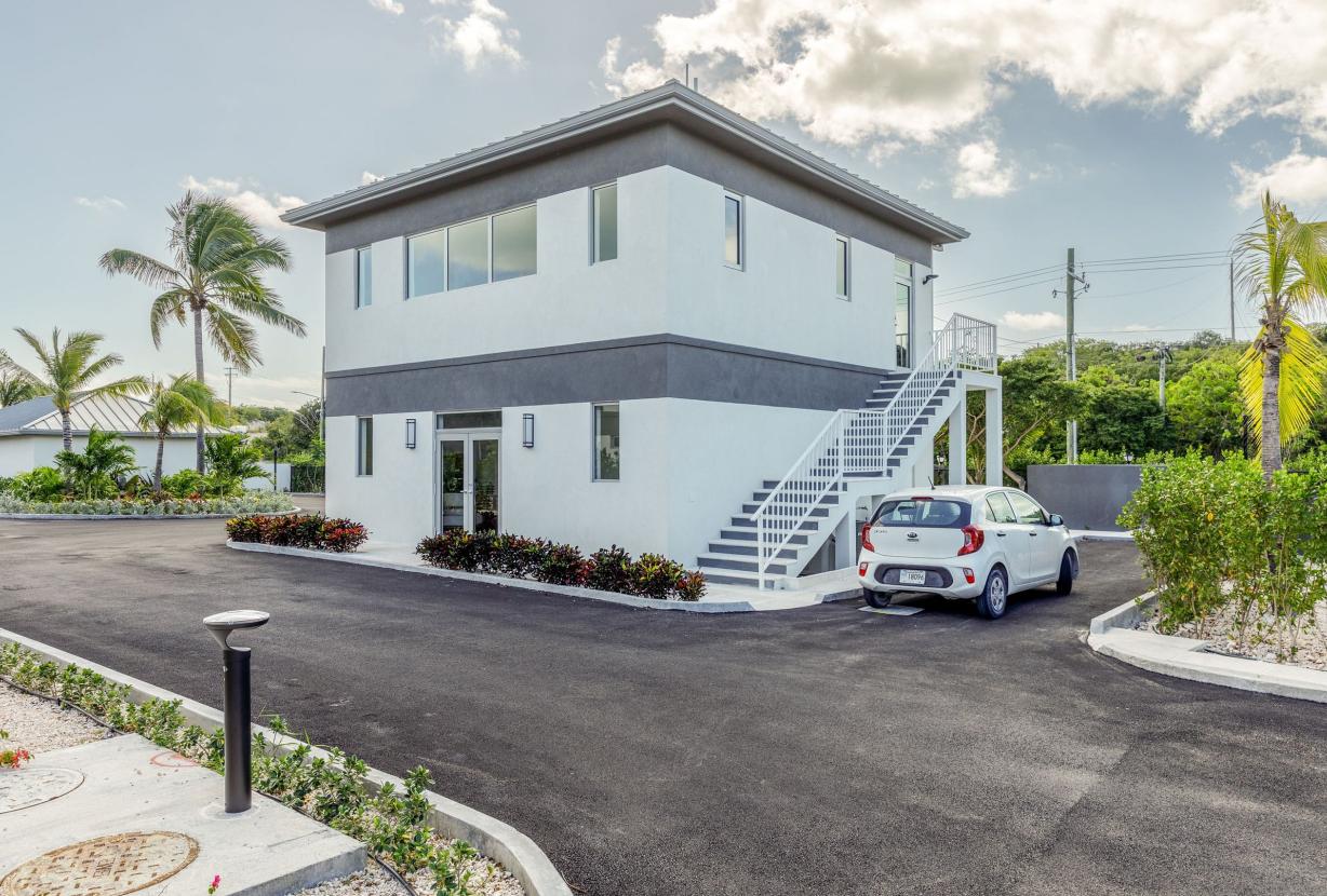 Tci016 – Villa moderne en bord de mer à Grace Bay