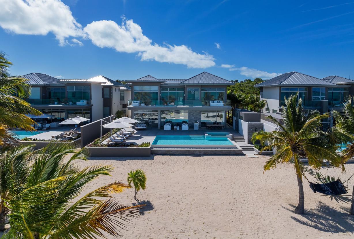 Tci016 – Villa moderne en bord de mer à Grace Bay