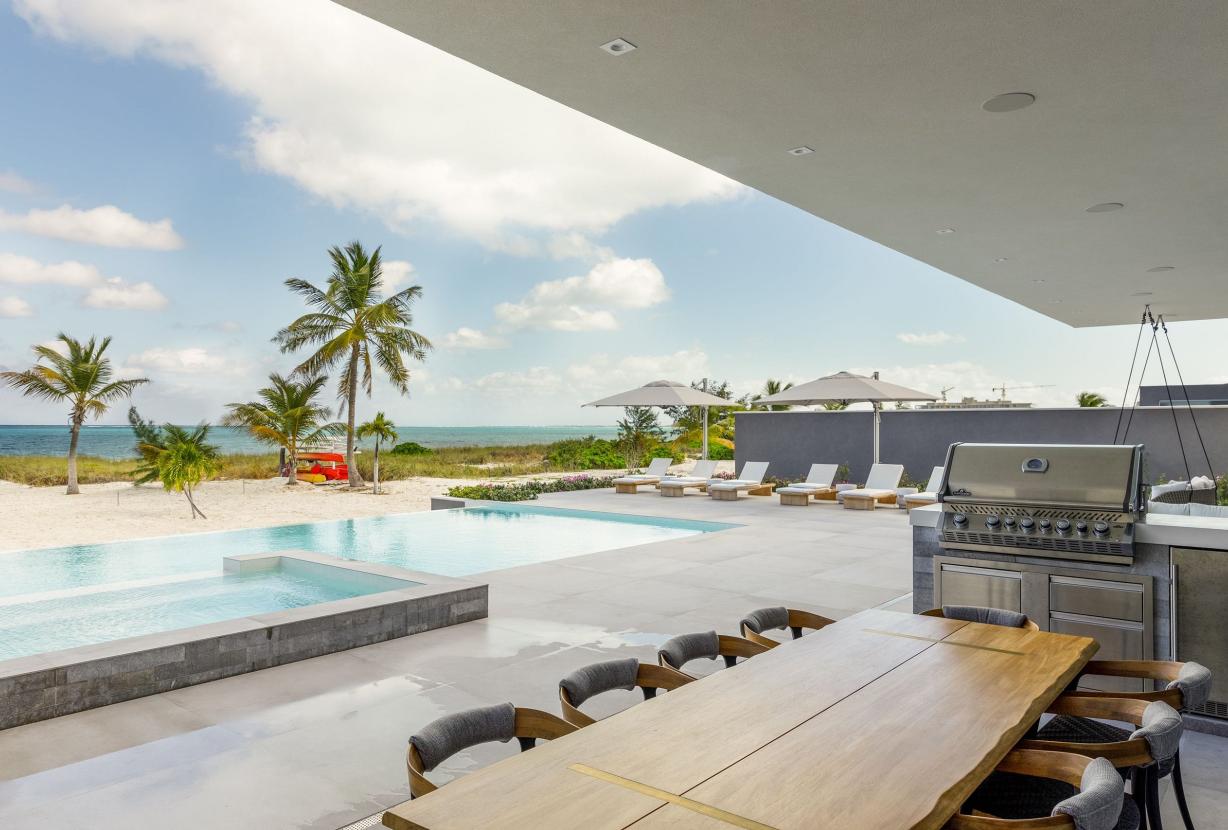 Tci016 – Villa moderne en bord de mer à Grace Bay