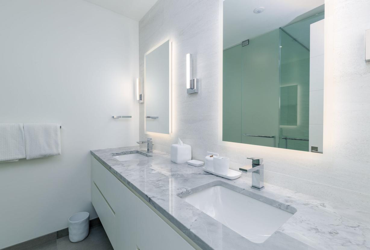 Tci018 – Luxury beachfront villa in Grace Bay