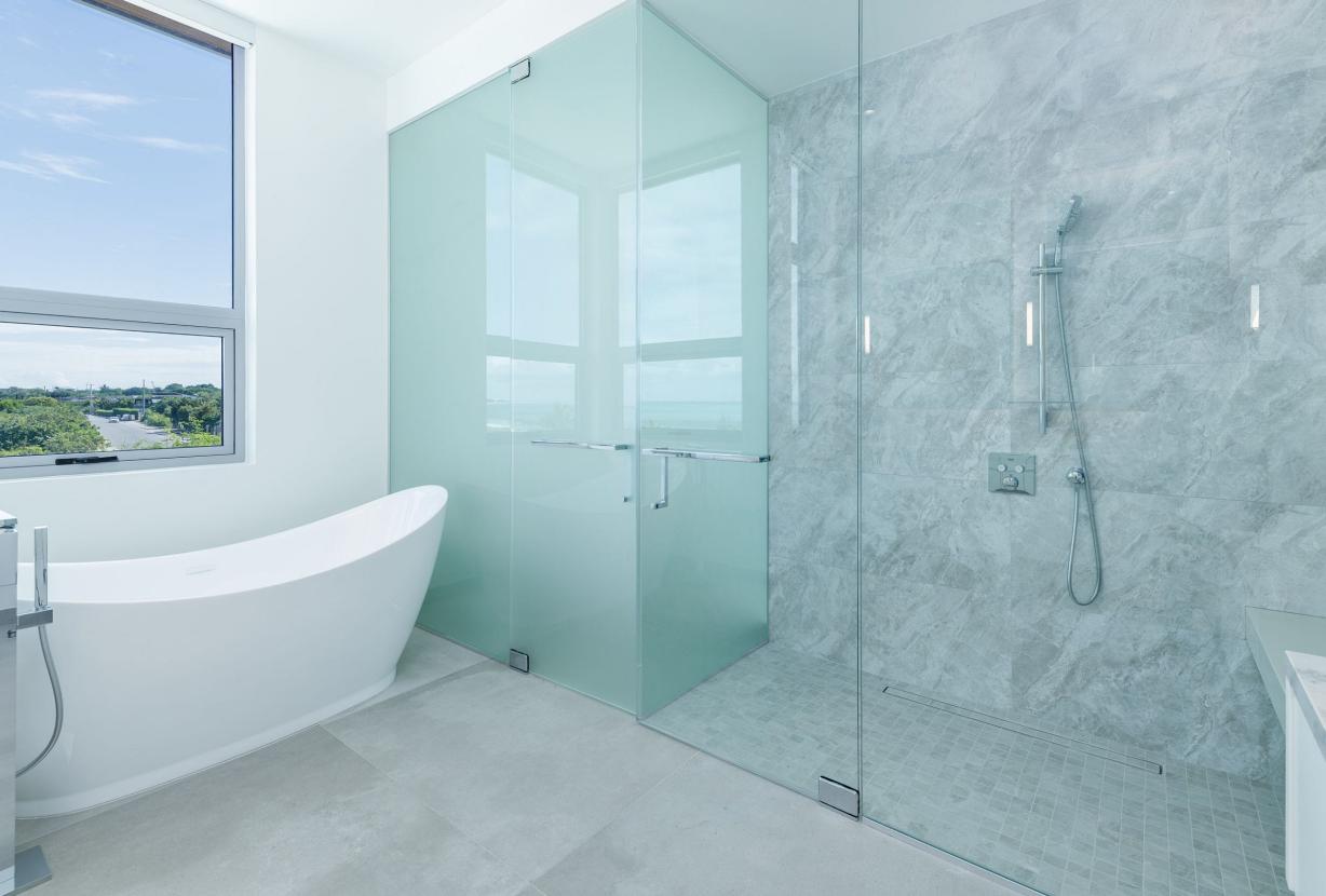 Tci018 – Luxury beachfront villa in Grace Bay