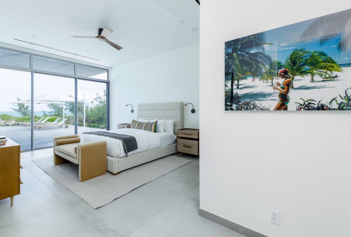 Tci018 – Luxury beachfront villa in Grace Bay