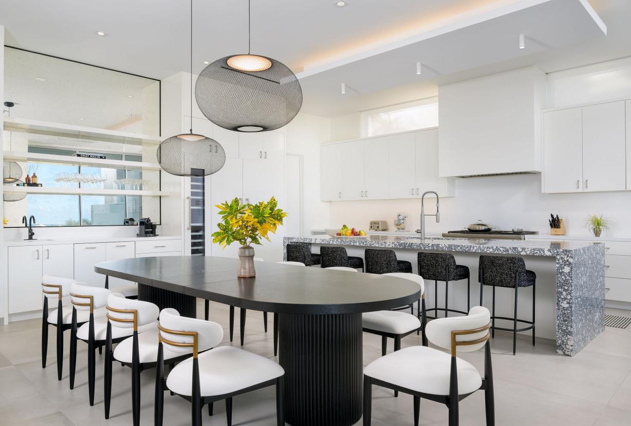 Tci018 – Luxury beachfront villa in Grace Bay