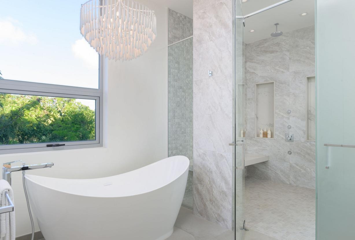 Tci018 – Luxury beachfront villa in Grace Bay