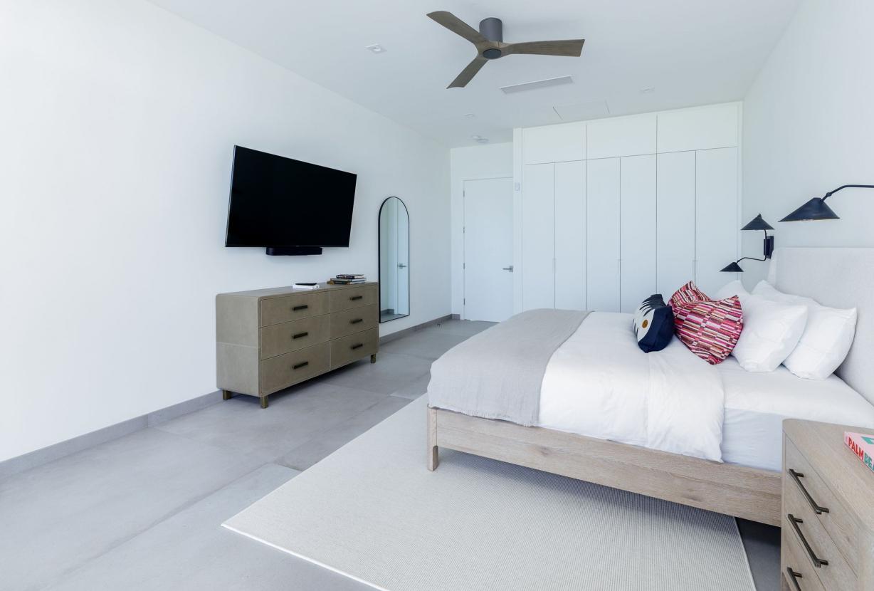 Tci018 – Luxury beachfront villa in Grace Bay