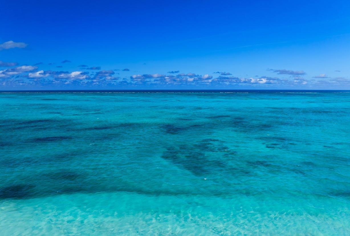 Tci018 – Luxury beachfront villa in Grace Bay