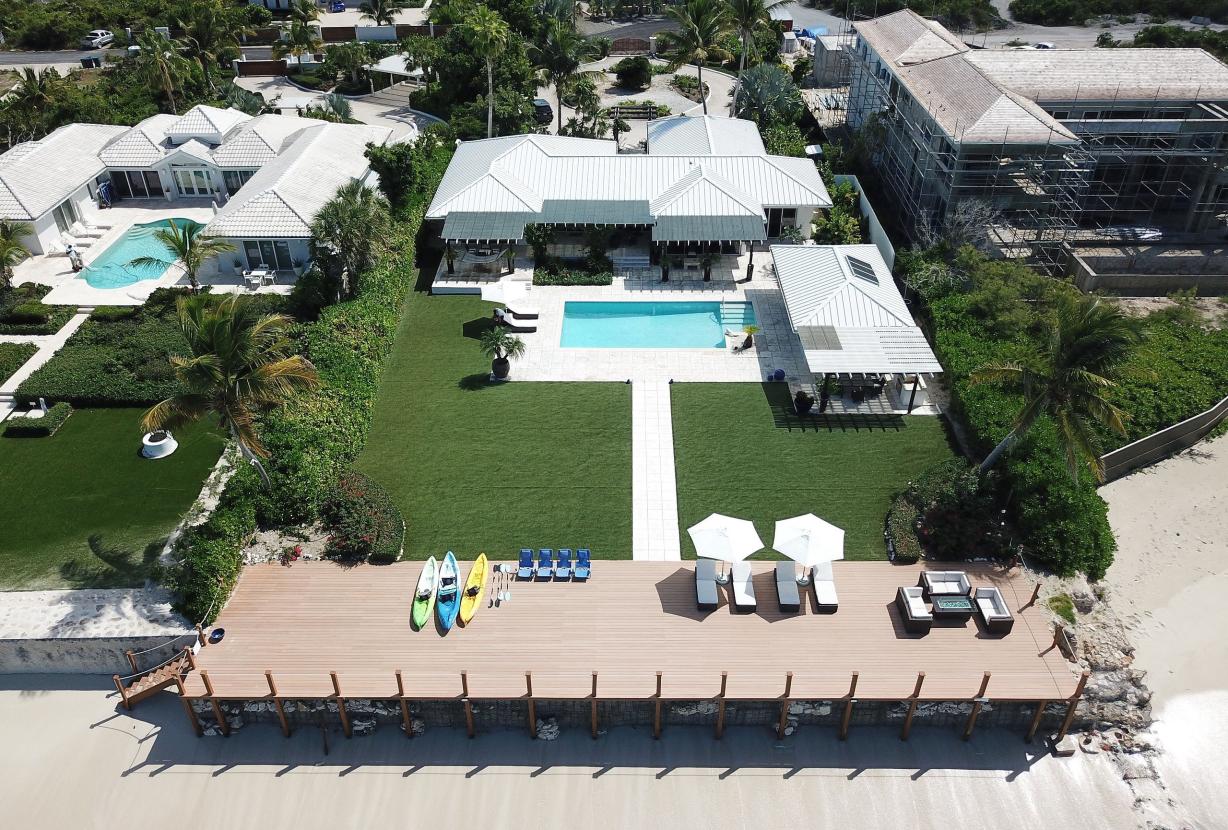Tci020 – Beachside villa with pool in Grace Bay