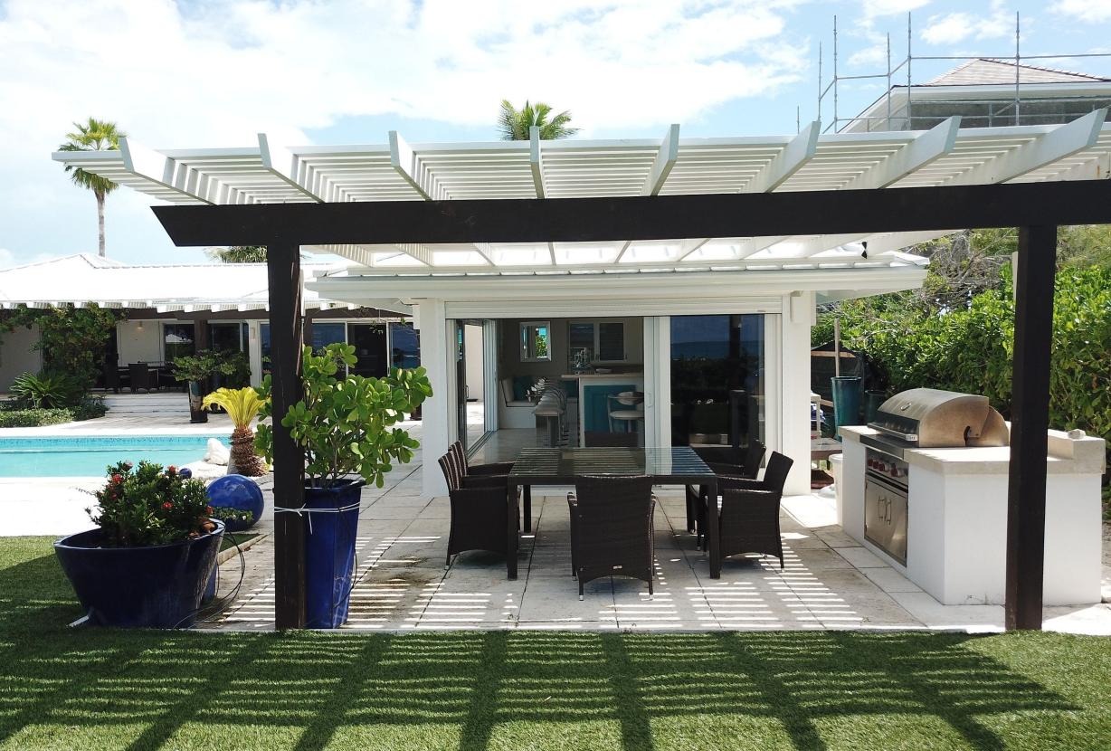 Tci020 – Beachside villa with pool in Grace Bay
