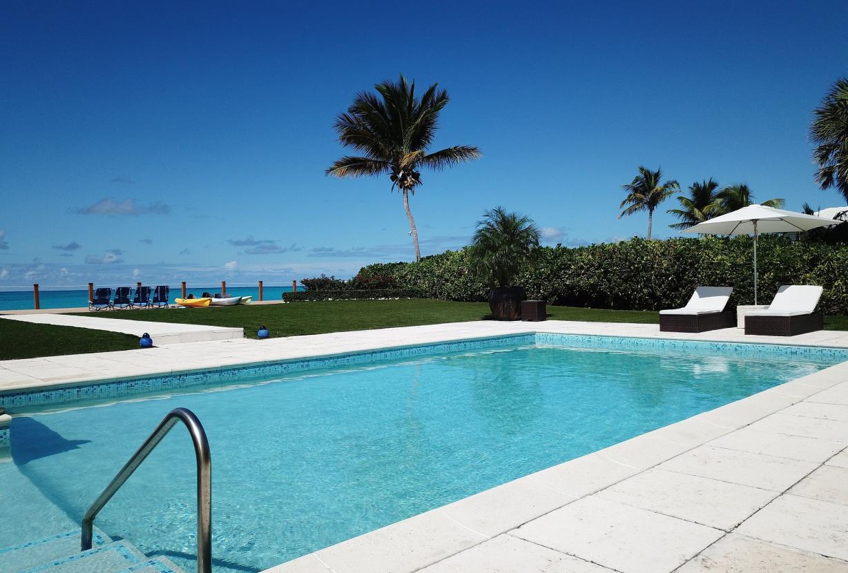 Tci020 – Beachside villa with pool in Grace Bay