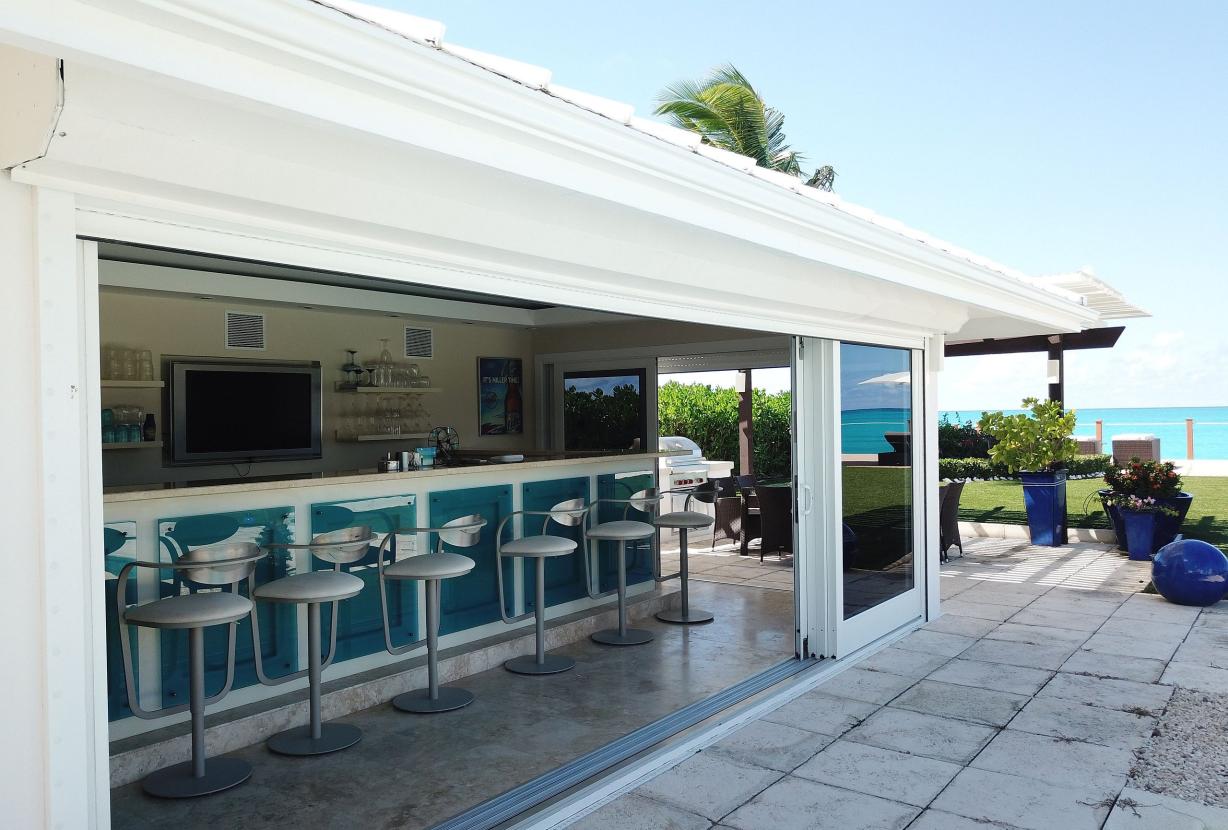 Tci020 – Beachside villa with pool in Grace Bay