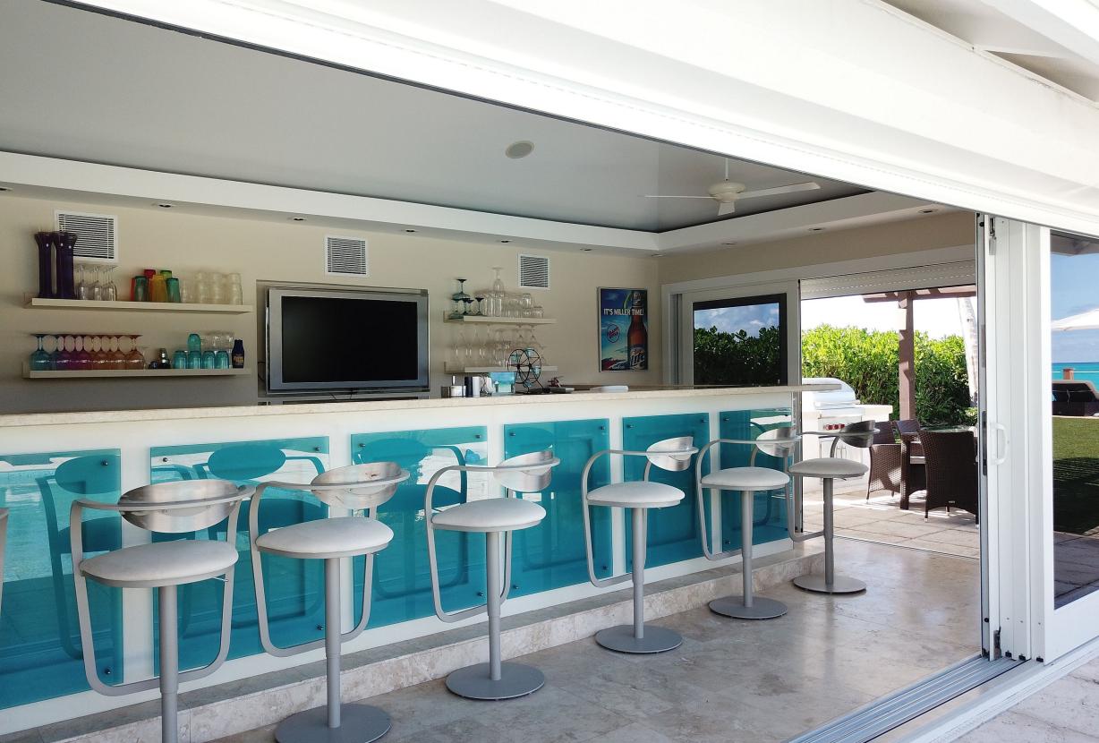 Tci020 – Beachside villa with pool in Grace Bay