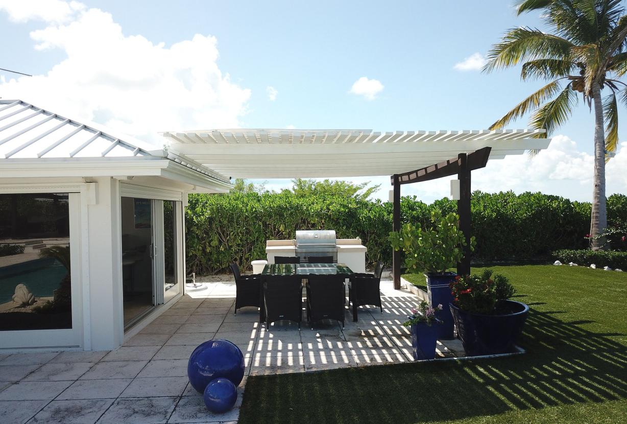 Tci020 – Beachside villa with pool in Grace Bay