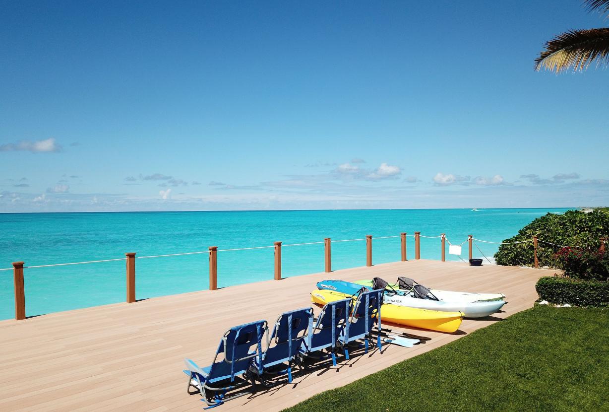 Tci020 – Beachside villa with pool in Grace Bay