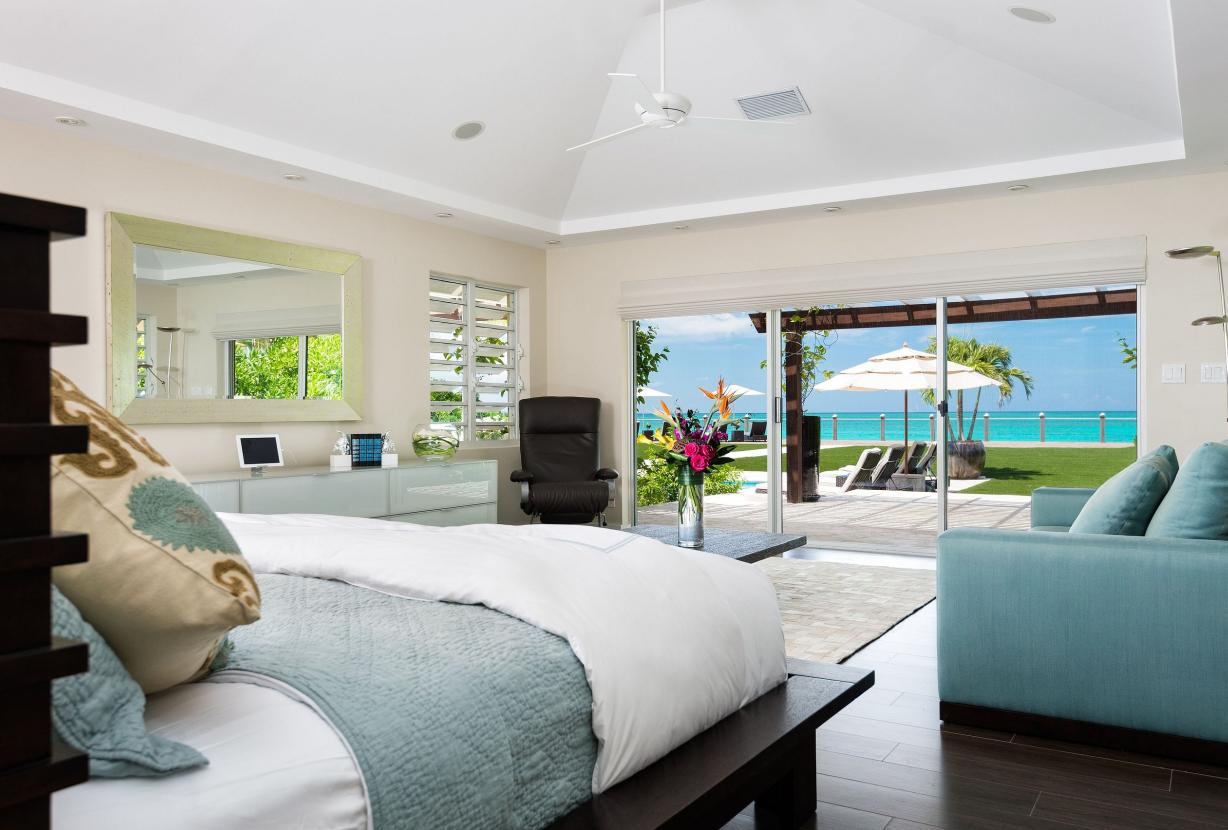 Tci020 – Beachside villa with pool in Grace Bay