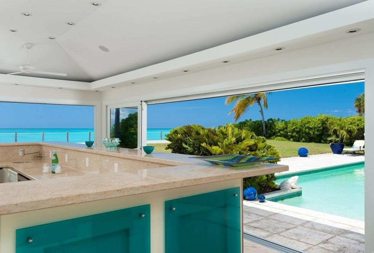 Tci020 – Beachside villa with pool in Grace Bay