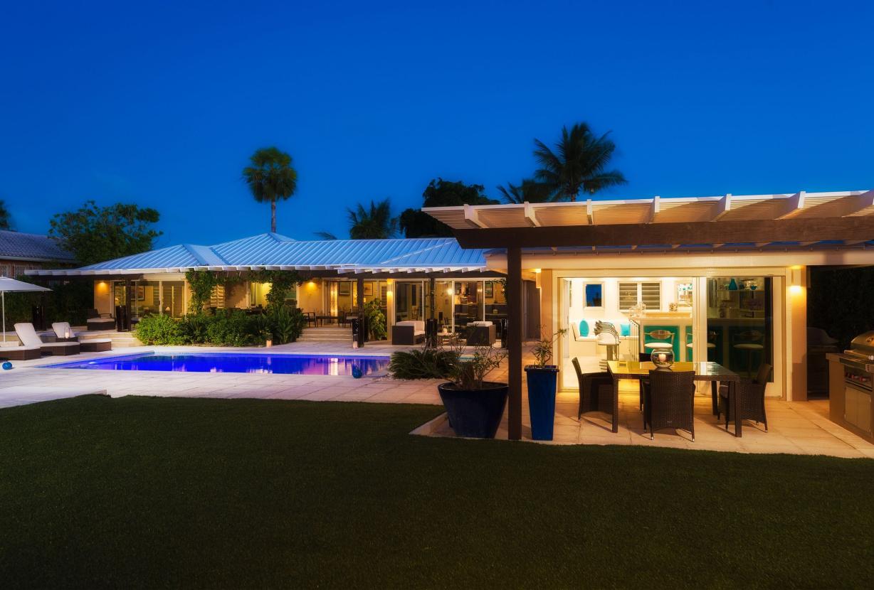 Tci020 – Villa en bord de mer avec piscine à Grace Bay