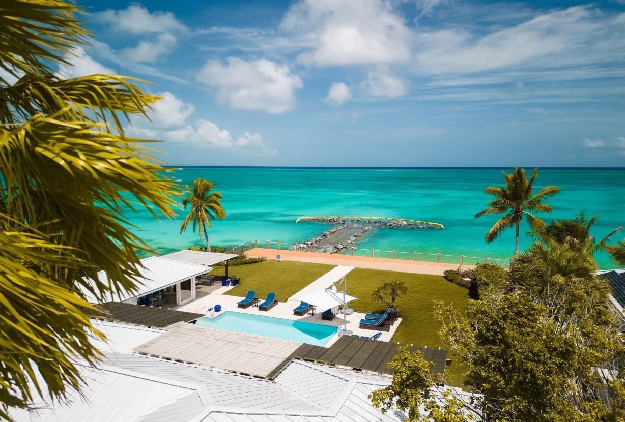 Tci020 – Beachside villa with pool in Grace Bay