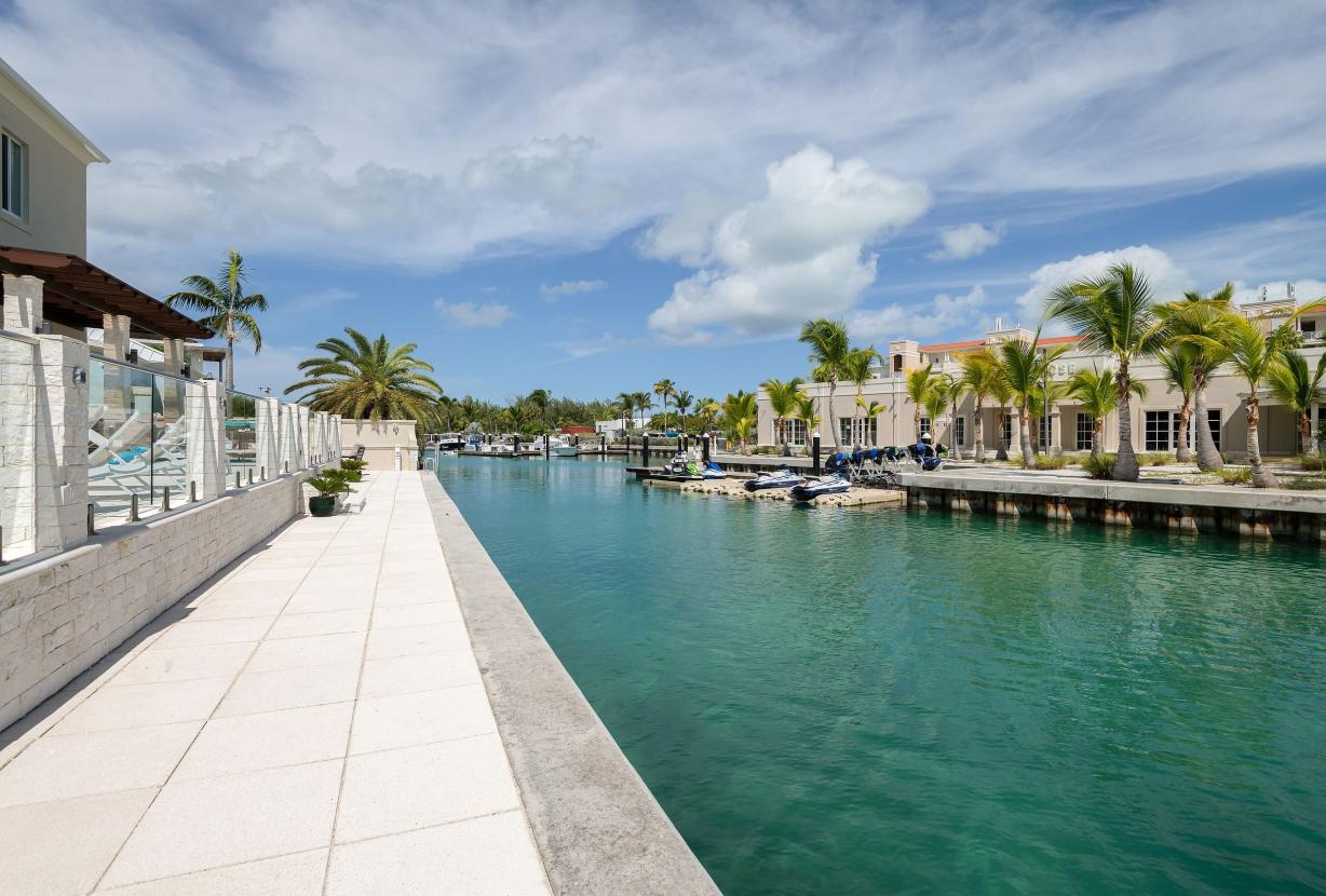 Tci021 – Waterfront villa near Leeward Marina