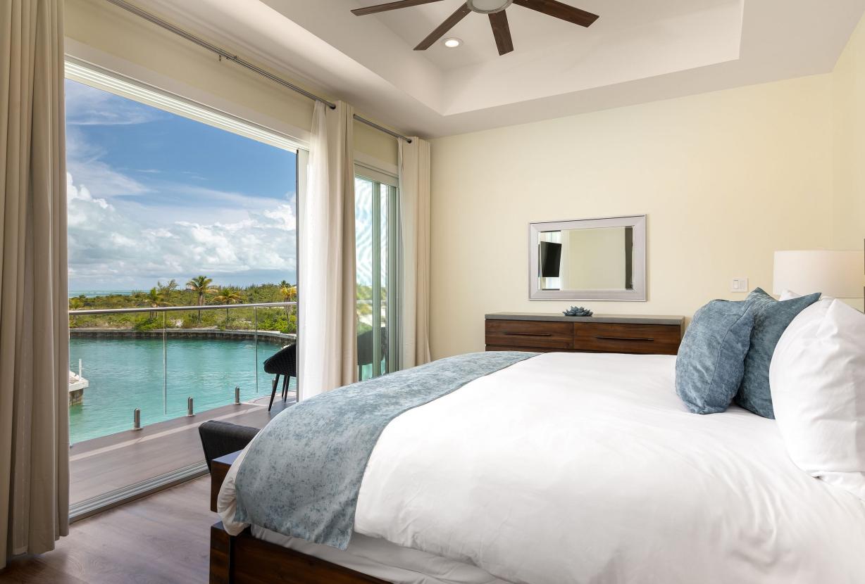 Tci021 – Waterfront villa near Leeward Marina