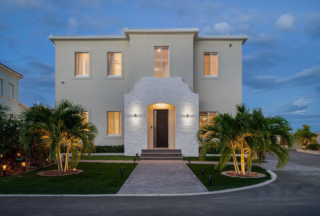 Tci021 – Waterfront villa near Leeward Marina