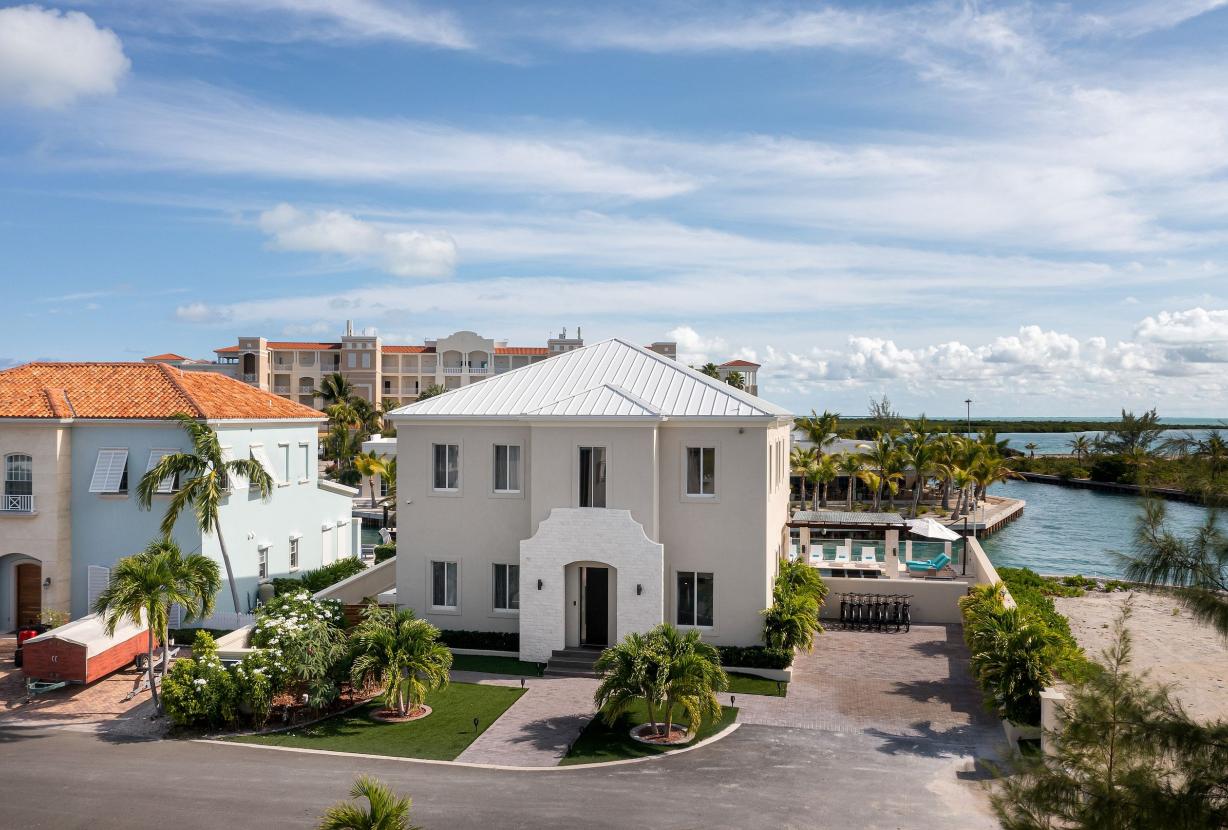 Tci021 – Waterfront villa near Leeward Marina