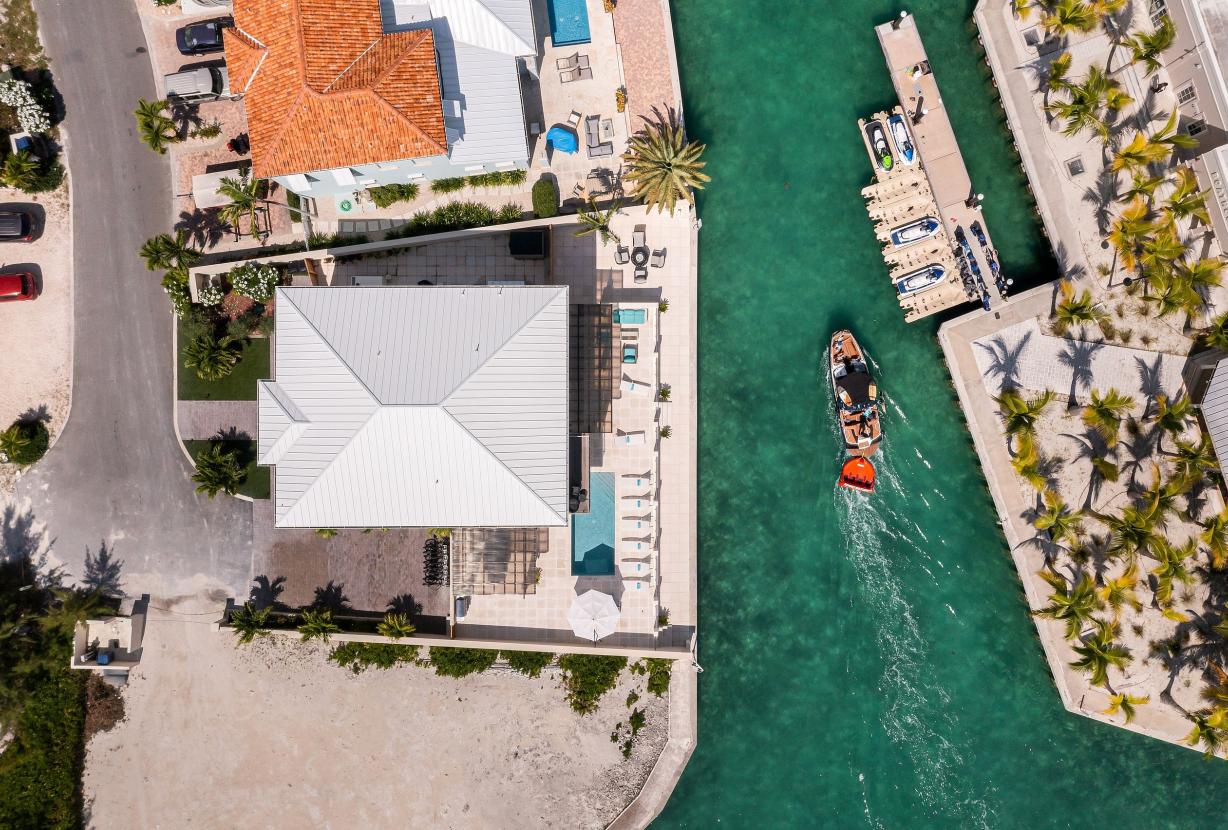 Tci021 – Waterfront villa near Leeward Marina