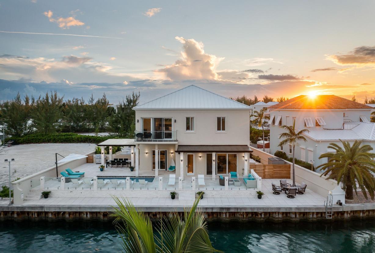 Tci021 – Waterfront villa near Leeward Marina