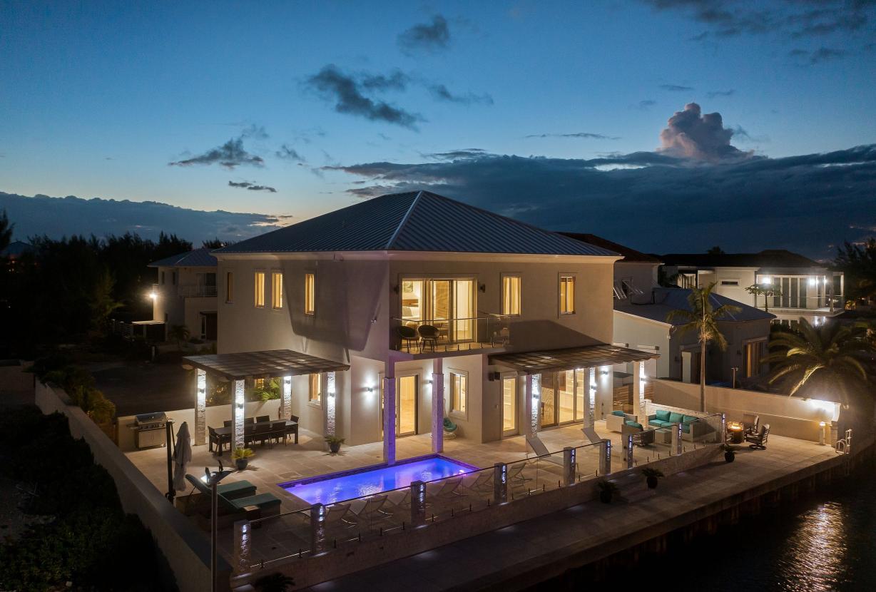 Tci021 – Waterfront villa near Leeward Marina