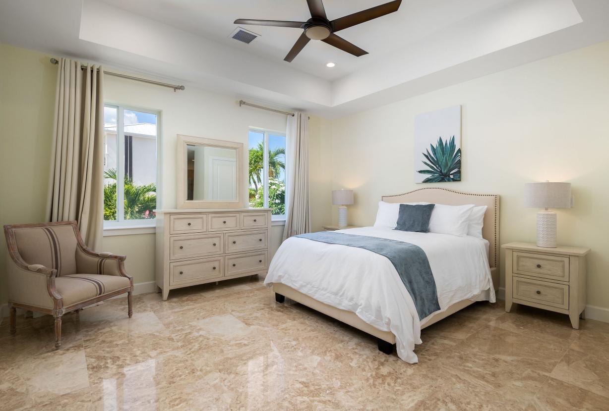 Tci021 – Waterfront villa near Leeward Marina