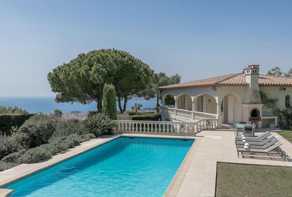 Azu076 - Villa Provençal com Vista para o Mar