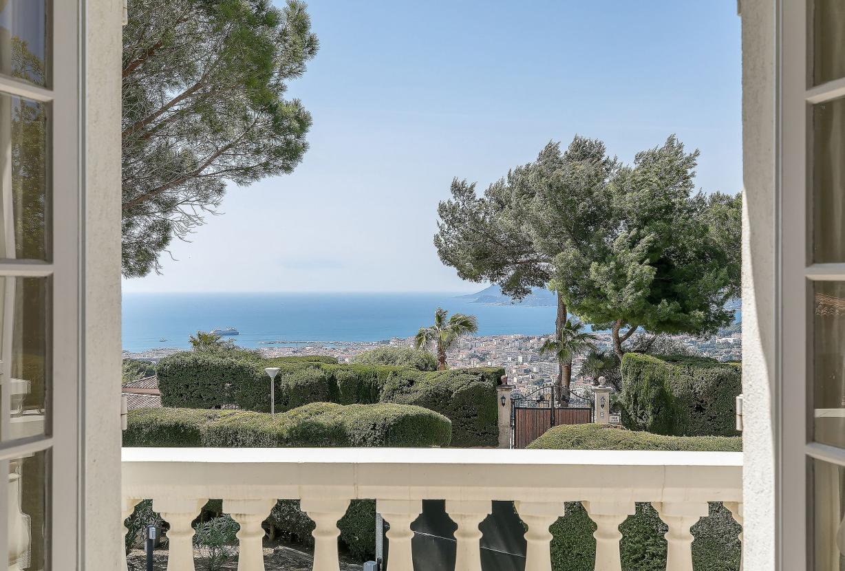 Azu076 - Villa Provençal com Vista para o Mar